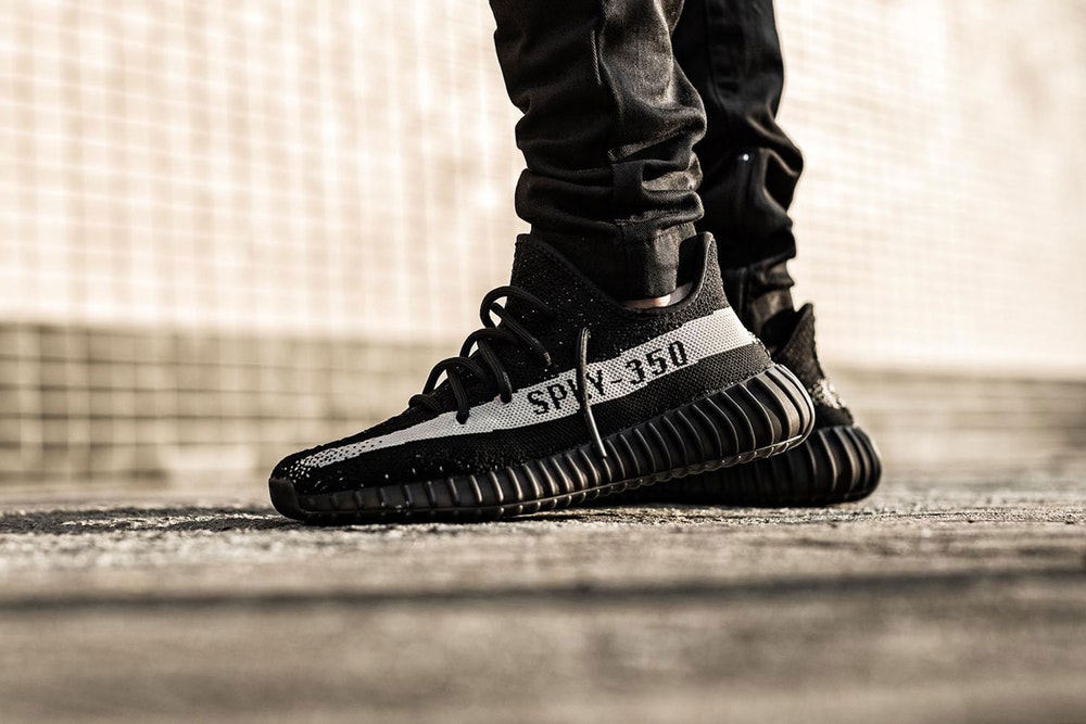 Adidas Yeezy boost 350 V2 BLACK WHITE SNEAKERS LIFE