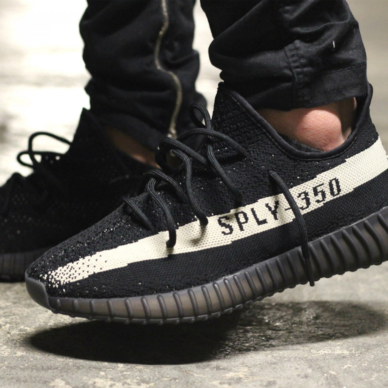 Adidas Yeezy boost 350 V2 BLACK WHITE SNEAKERS LIFE
